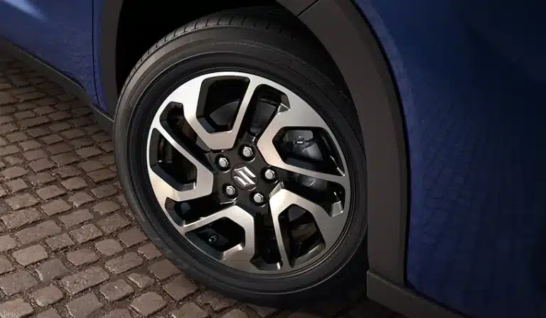 Maruti Suzuki Invicto alloy wheel