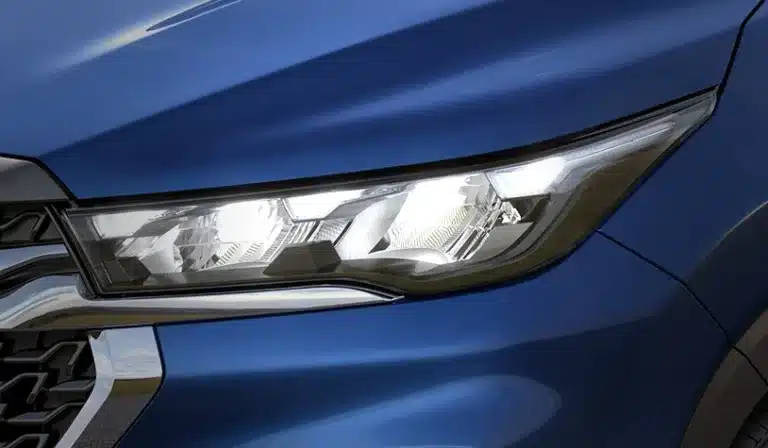 Maruti Suzuki Invicto front led lights